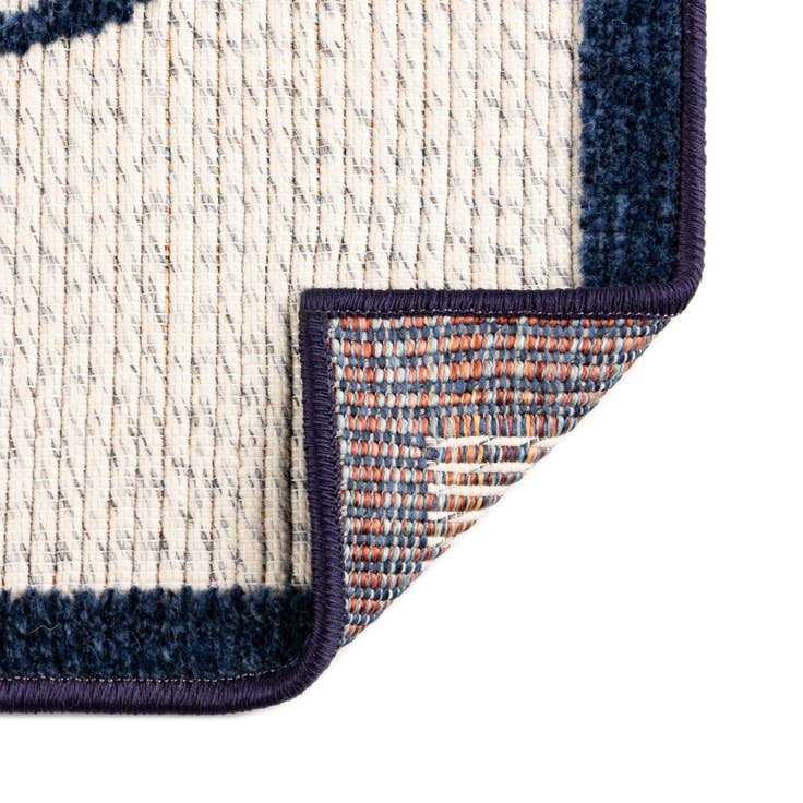 Detail image of 5' x 7' 7 Easy-Clean Indoor / Outdoor Rug