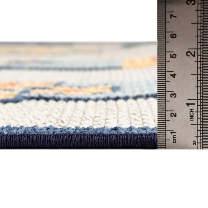 5' x 7' 7 Easy-Clean Indoor / Outdoor Rug