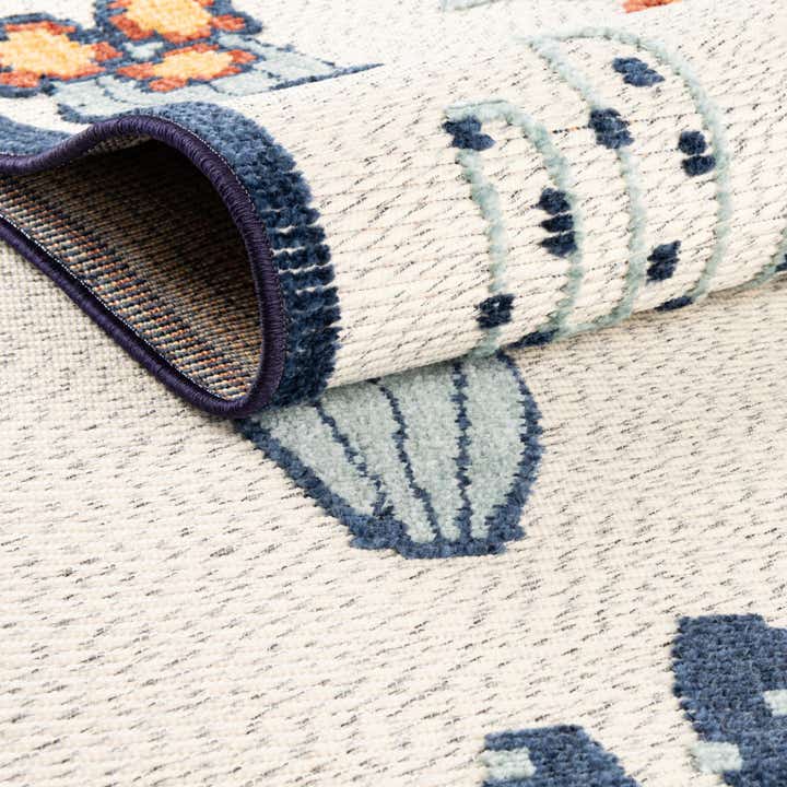 5' x 7' 7 Easy-Clean Indoor / Outdoor Rug