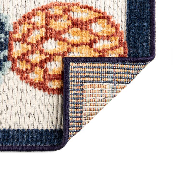 5' x 7' 7 Easy-Clean Indoor / Outdoor Rug