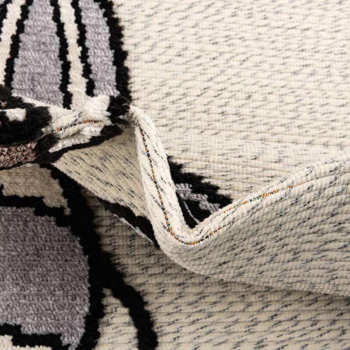 5' x 7' 7 Easy-Clean Indoor / Outdoor Rug