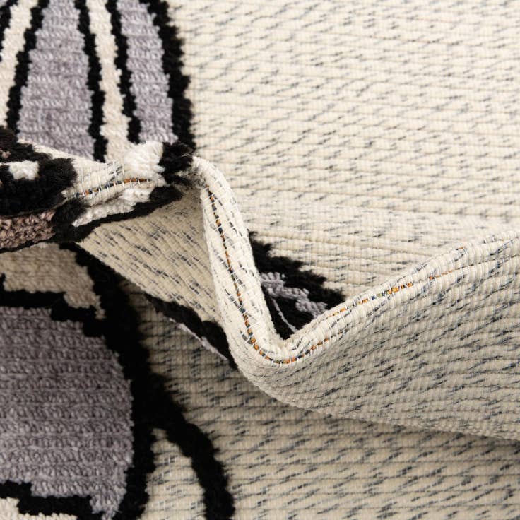 Detail image of 5' x 7' 7 Easy-Clean Indoor / Outdoor Rug