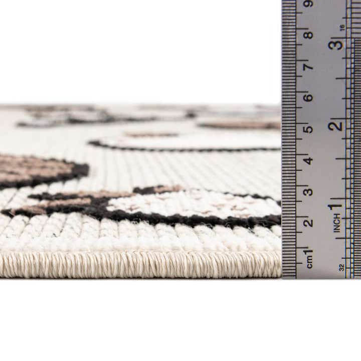 5' x 7' 7 Easy-Clean Indoor / Outdoor Rug