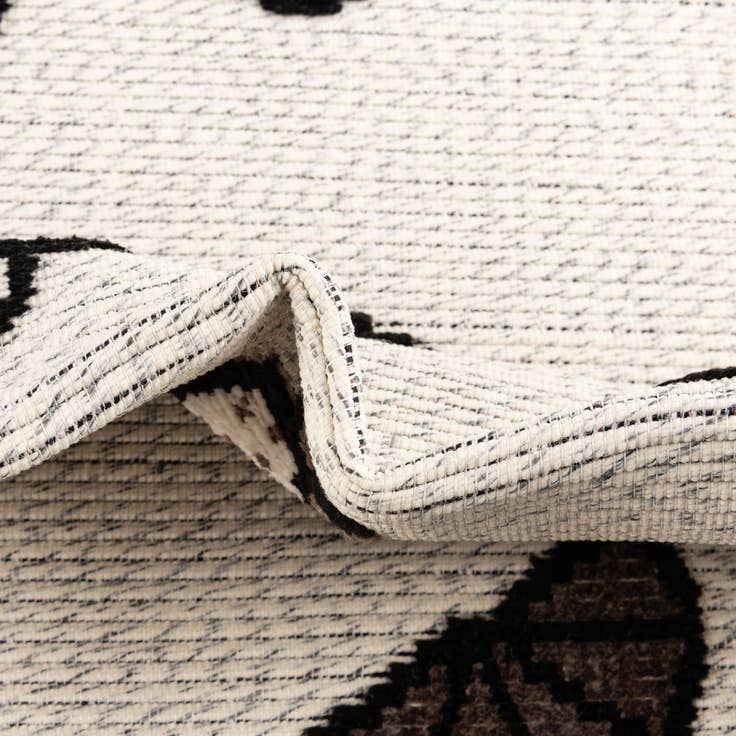 Detail image of 5' x 7' 7 Easy-Clean Indoor / Outdoor Rug