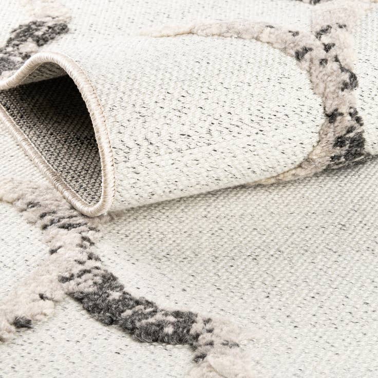 Detail image of 5' 3 x 7' 7 Easy-Clean Indoor / Outdoor Rug