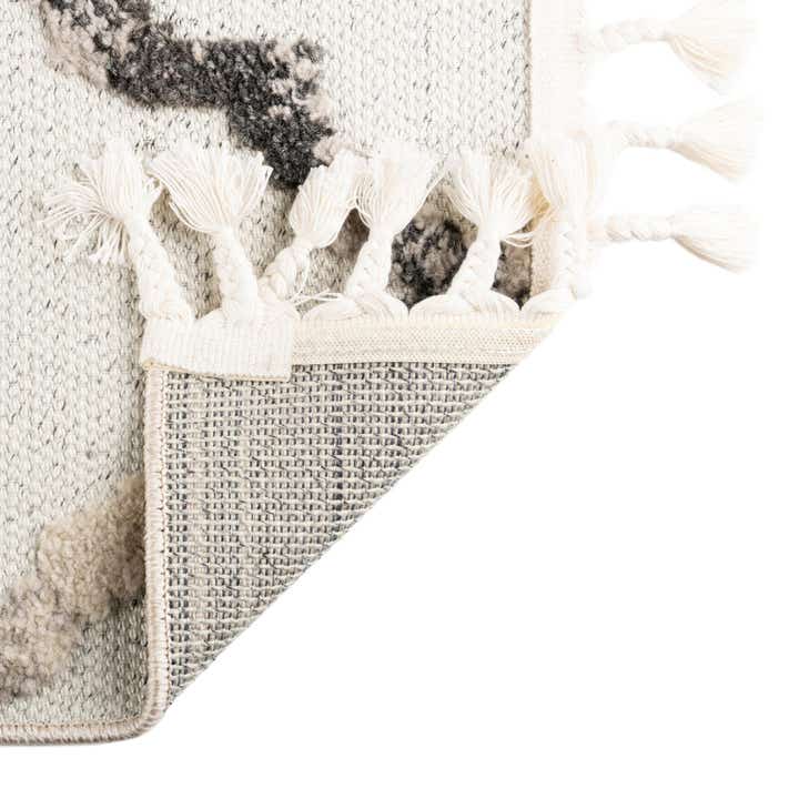 5' 3 x 7' 7 Easy-Clean Indoor / Outdoor Rug