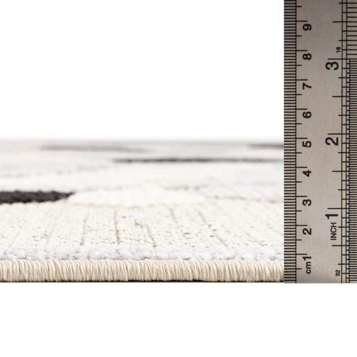 5' 3 x 7' 7 Easy-Clean Indoor / Outdoor Rug