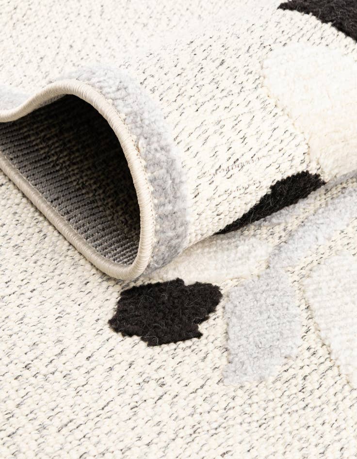 Detail image of 5' 3 x 7' 7  Washable  Indoor / Outdoor Rug