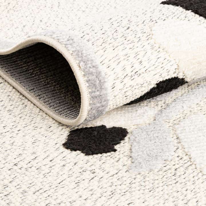 5' 3 x 7' 7 Easy-Clean Indoor / Outdoor Rug