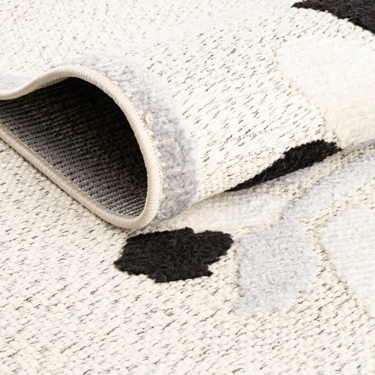 Detail image of 5' 3 x 7' 7 Easy-Clean Indoor / Outdoor Rug