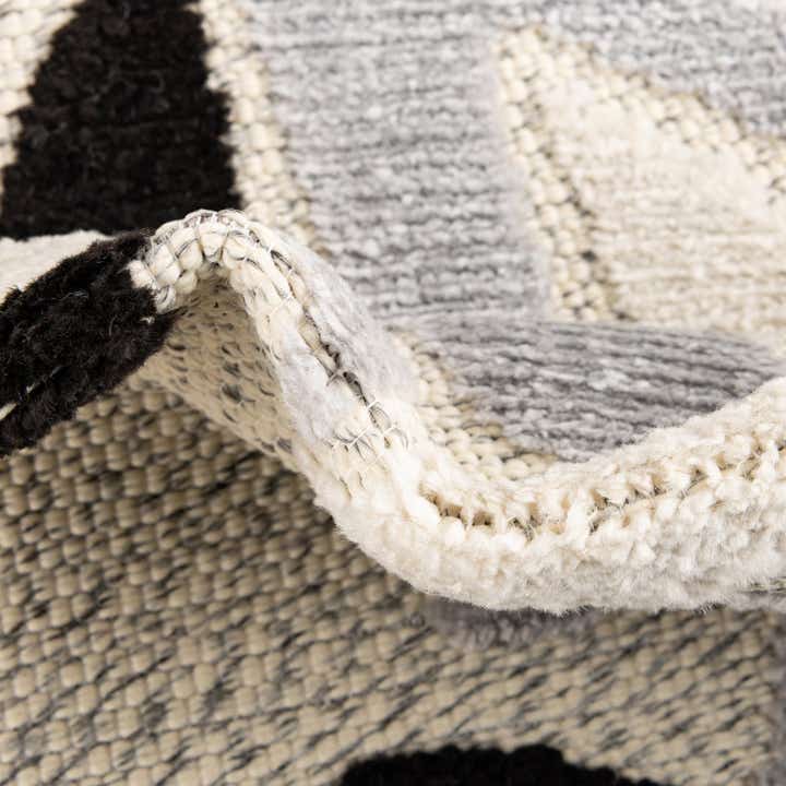 5' 3 x 7' 7 Easy-Clean Indoor / Outdoor Rug