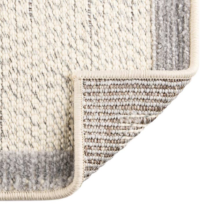 Detail image of 5' 3 x 7' 7 Easy-Clean Indoor / Outdoor Rug