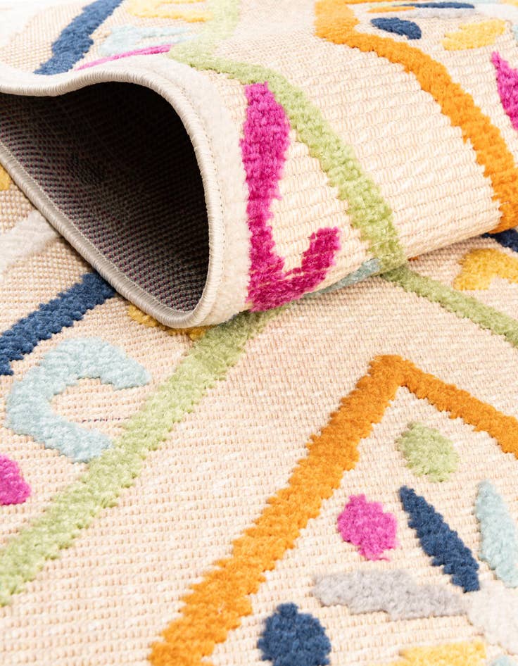 Detail image of 7' 3 x 9' 10  Washable  Indoor / Outdoor Rug