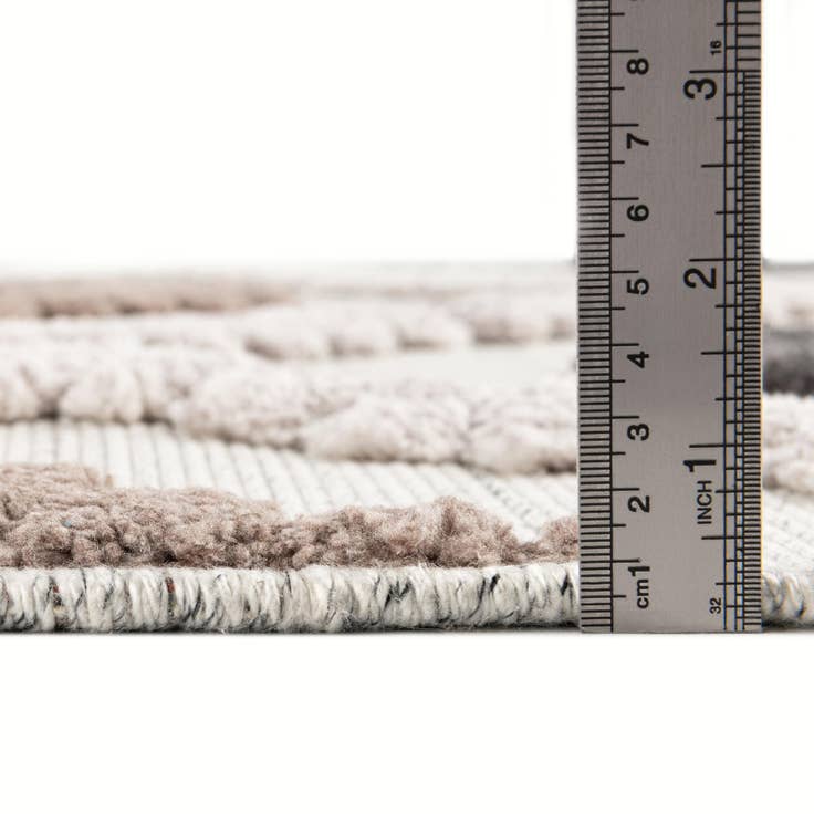 Detail image of 5' 3 x 7' 7 Easy-Clean Indoor / Outdoor Rug