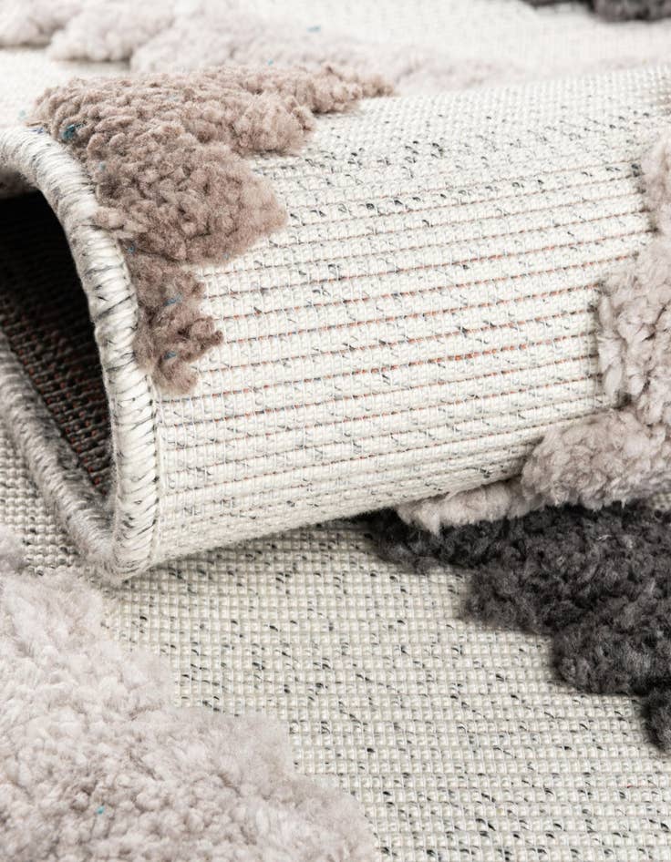 Detail image of 5' 3 x 7' 7 Easy-Clean Indoor / Outdoor Rug