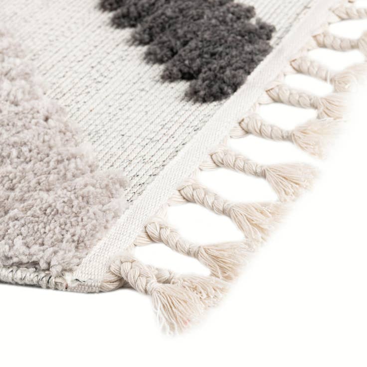 Detail image of 5' 3 x 7' 7 Easy-Clean Indoor / Outdoor Rug