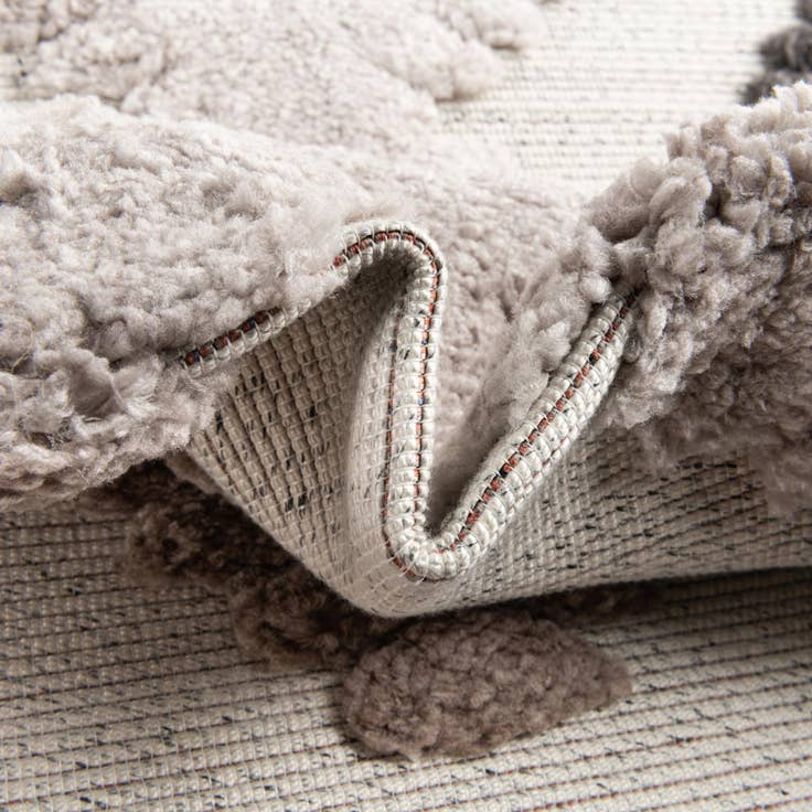 Detail image of 5' 3 x 7' 7 Easy-Clean Indoor / Outdoor Rug