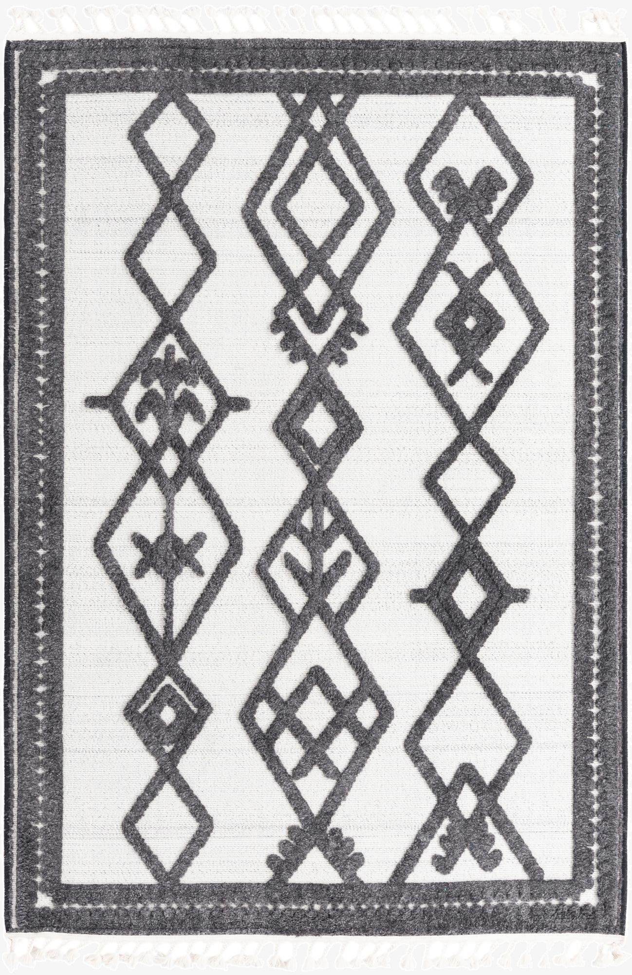 5' 3 x 7' 7  Washable  Indoor / Outdoor Rug