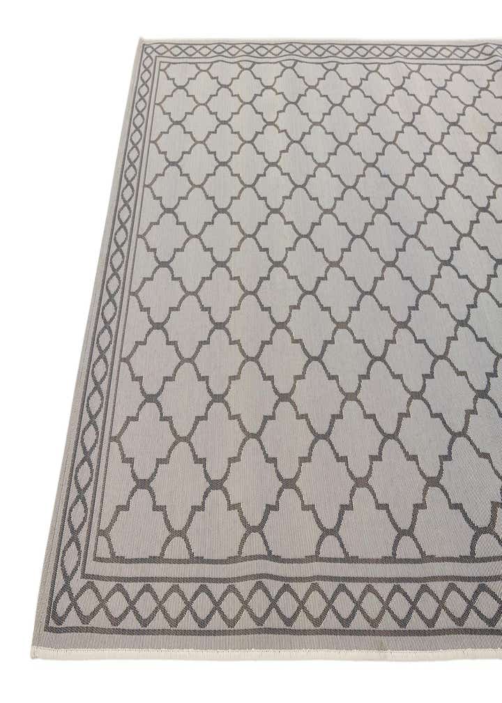 5' 3 x 7' 7 Easy-Clean Trellis Indoor / Outdoor Rug
