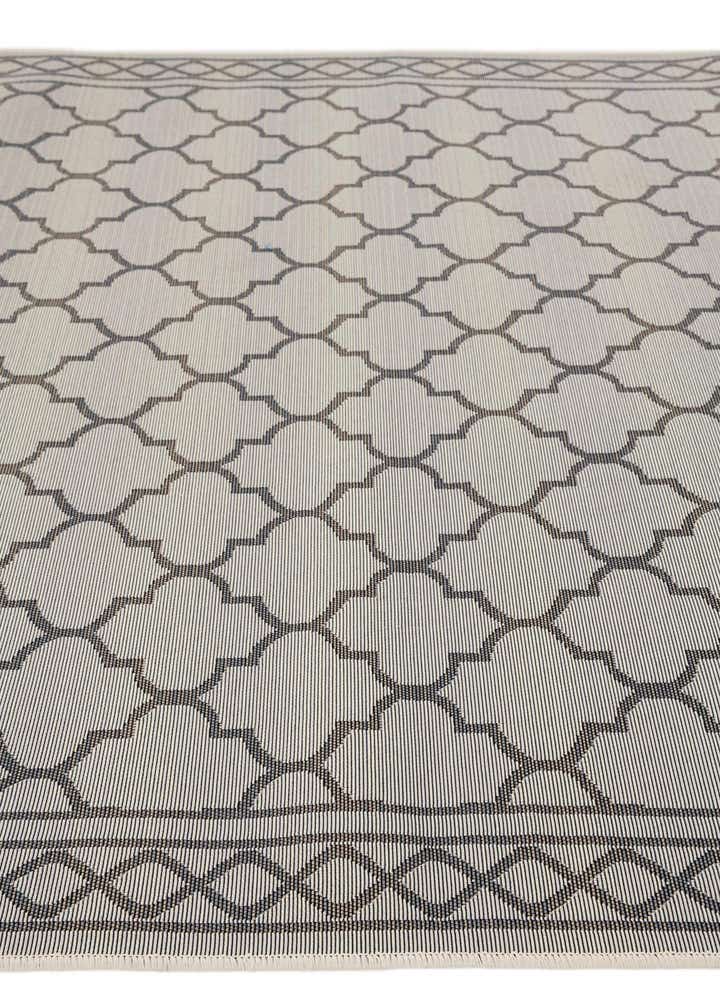 5' 3 x 7' 7 Easy-Clean Trellis Indoor / Outdoor Rug