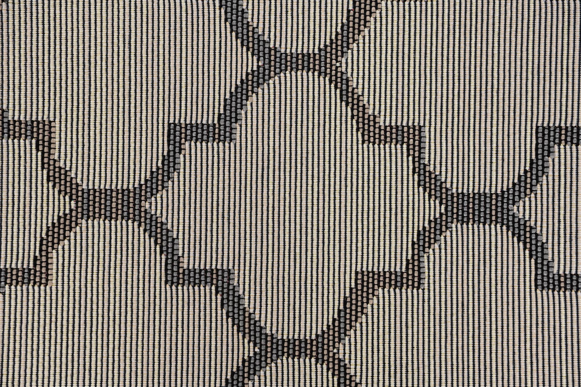 5' 3 x 7' 7 Easy-Clean Trellis Indoor / Outdoor Rug