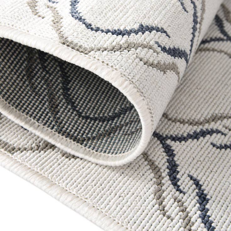 Detail image of 9' x 12' Easy-Clean Trellis Indoor / Outdoor Rug