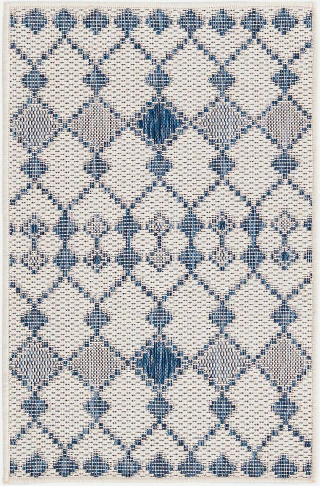 Detail image of 2' x 3' Easy-Clean Trellis Indoor / Outdoor Rug