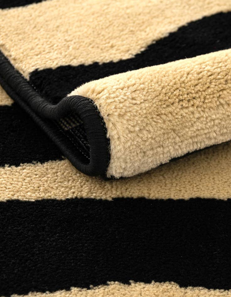 Detail image of 6' x 9' Savannah Rug