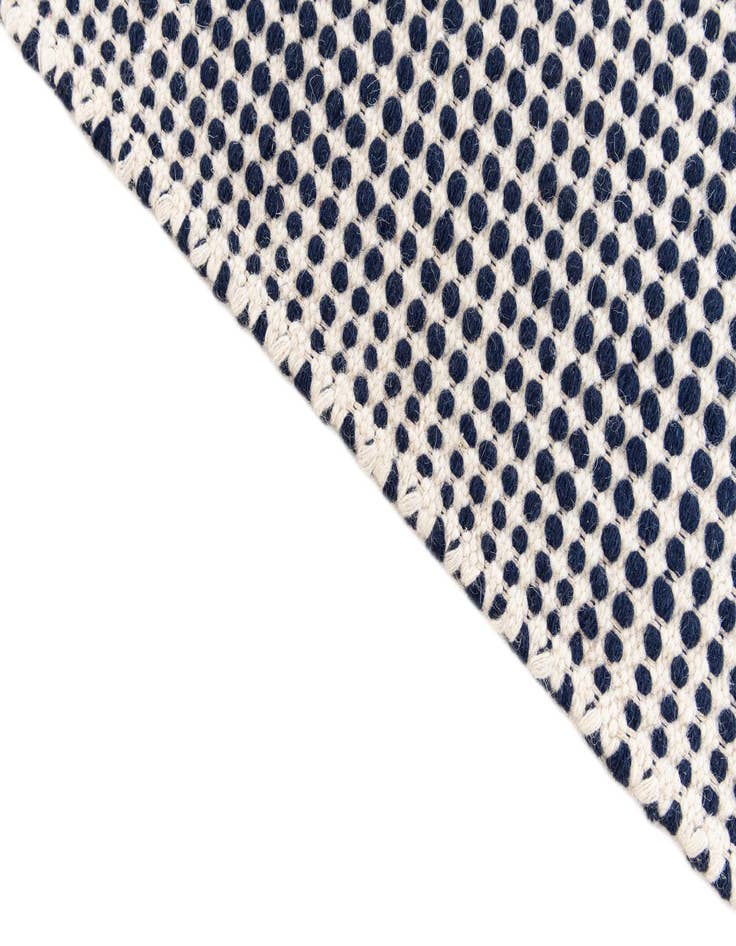 Detail image of 2' 1 x 3'  Hand Woven Seaside Pearl Jute Rug