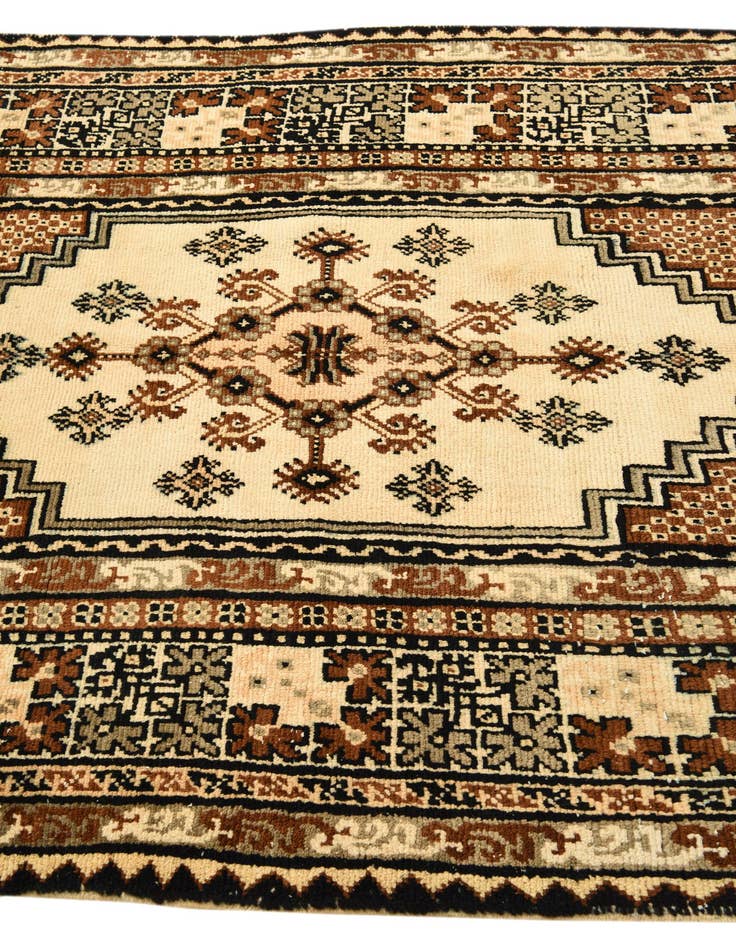 Detail image of 4' 10 x 8' Hand Knotted Shiraz Persian Wool Rug