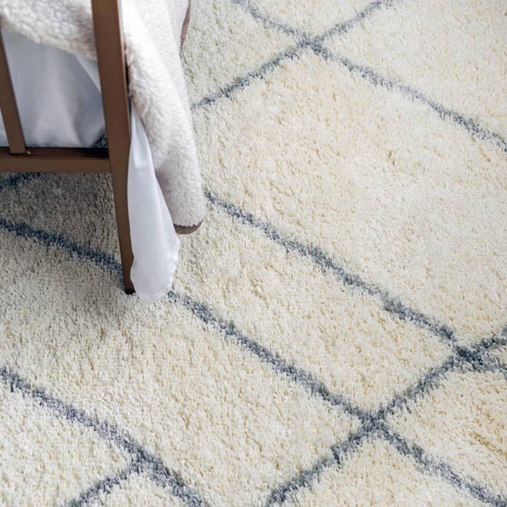 Detail image of 9' x 12' Soft Touch Shag Rug