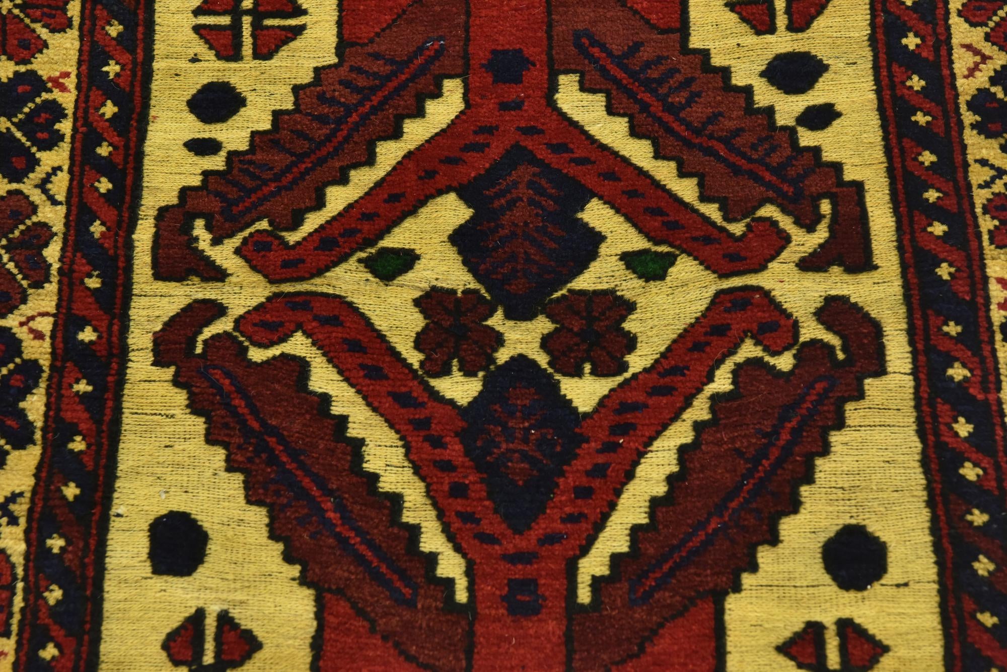 2' 8 x 4' 10 Hand Knotted Sumak Wool Rug