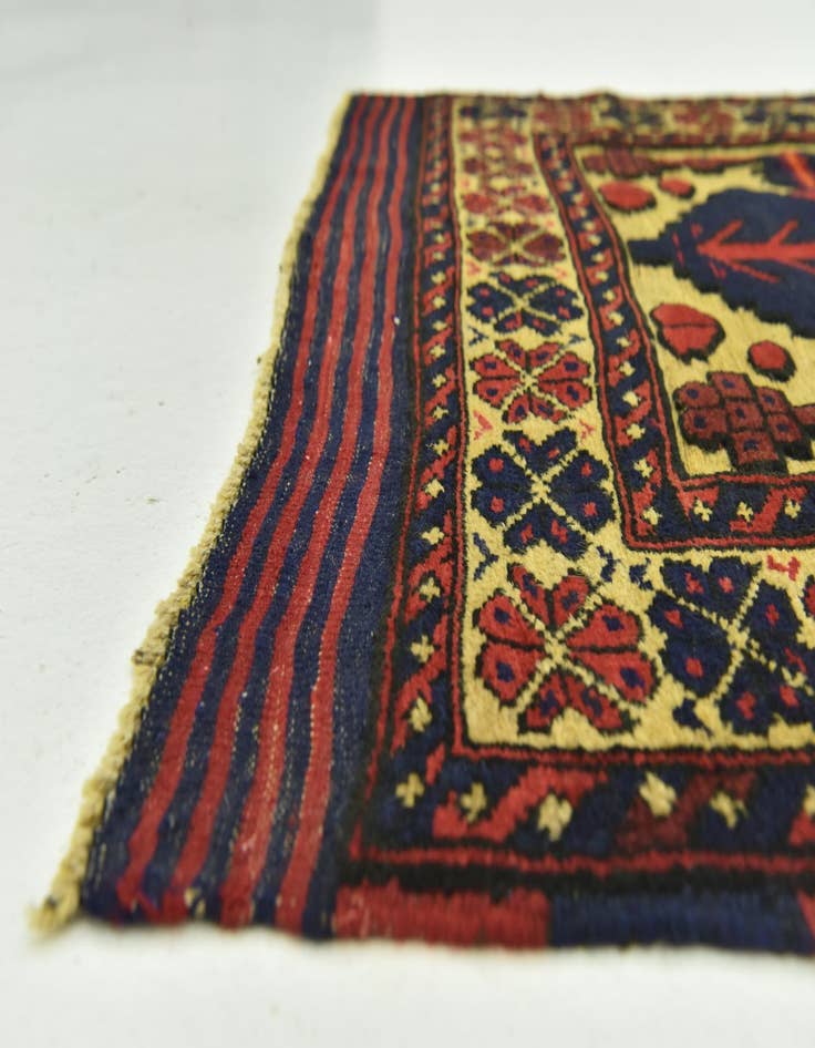 Detail image of 2' 8 x 4' 10 Hand Knotted Sumak Wool Rug