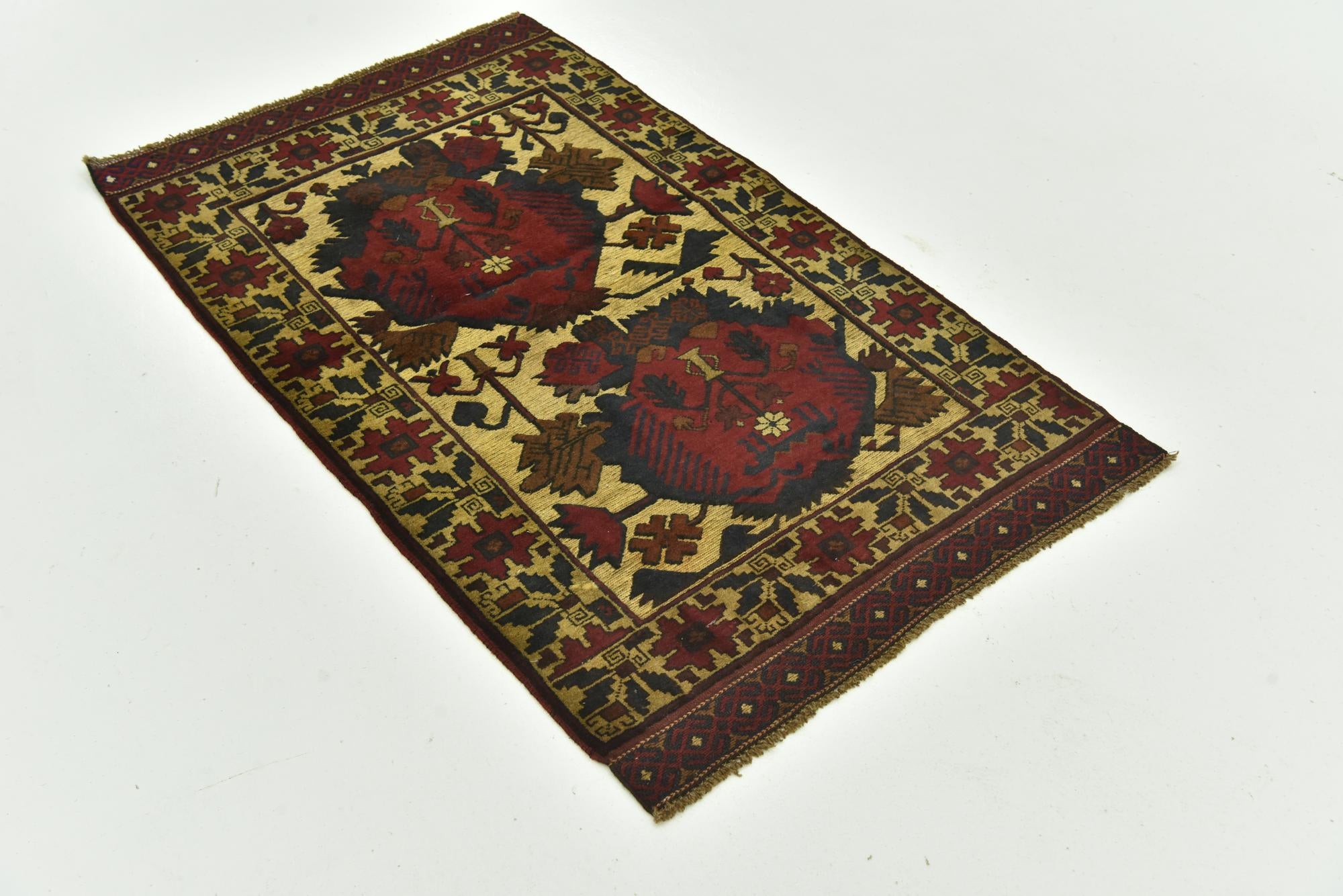2' 10 x 4' 6 Hand Knotted Sumak Wool Rug