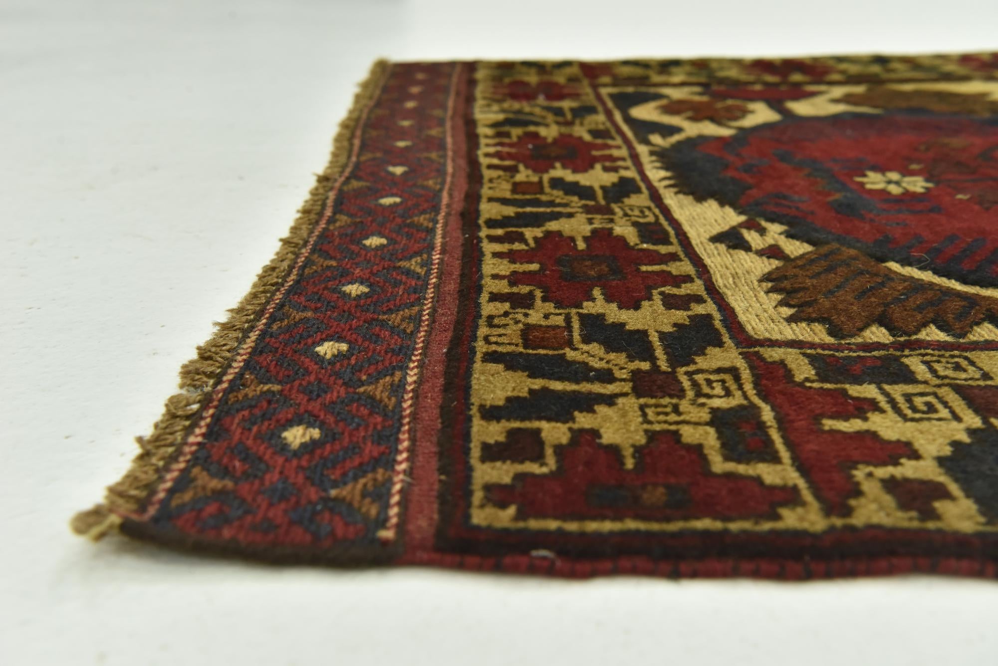 2' 10 x 4' 6 Hand Knotted Sumak Wool Rug