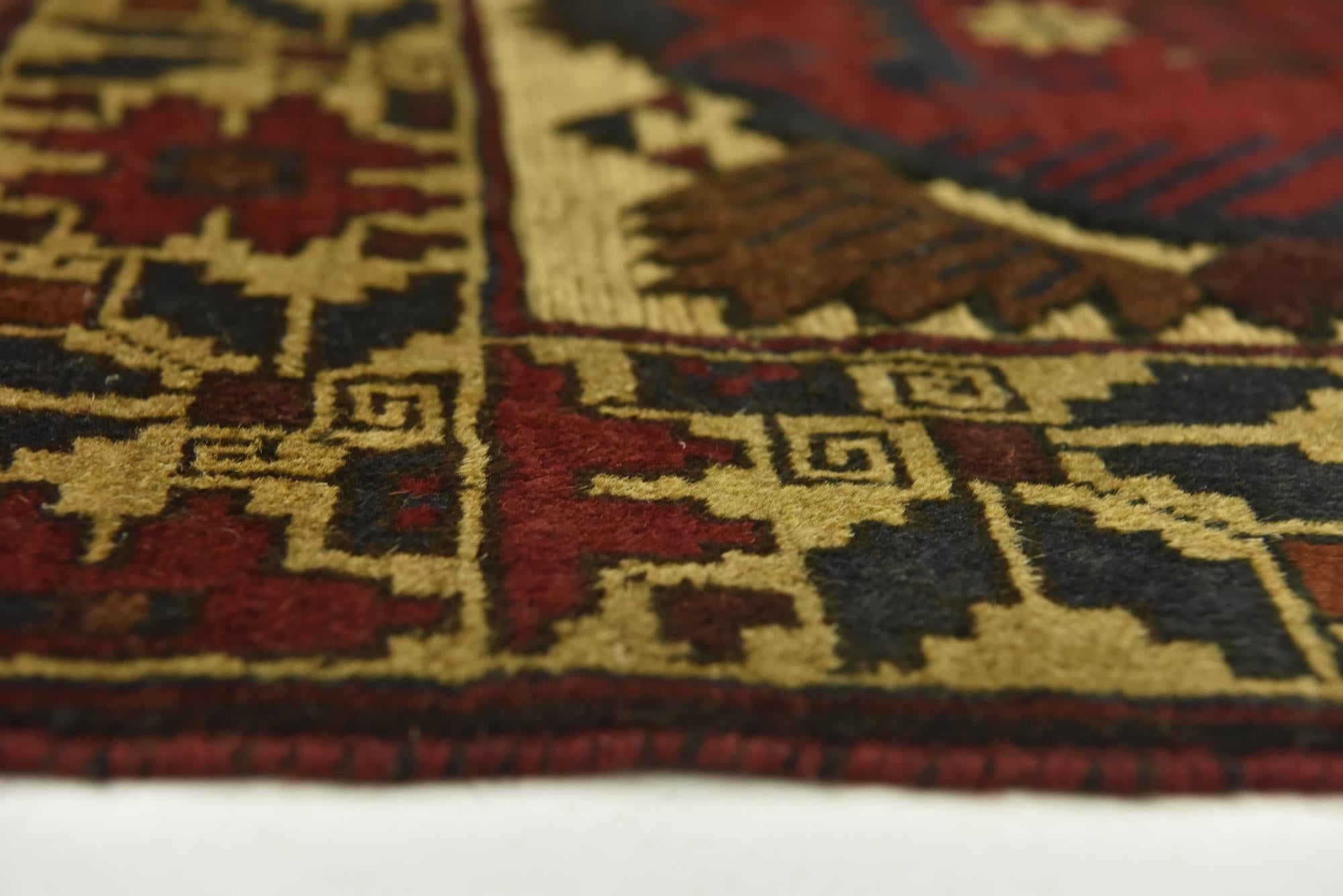 2' 10 x 4' 6 Hand Knotted Sumak Wool Rug