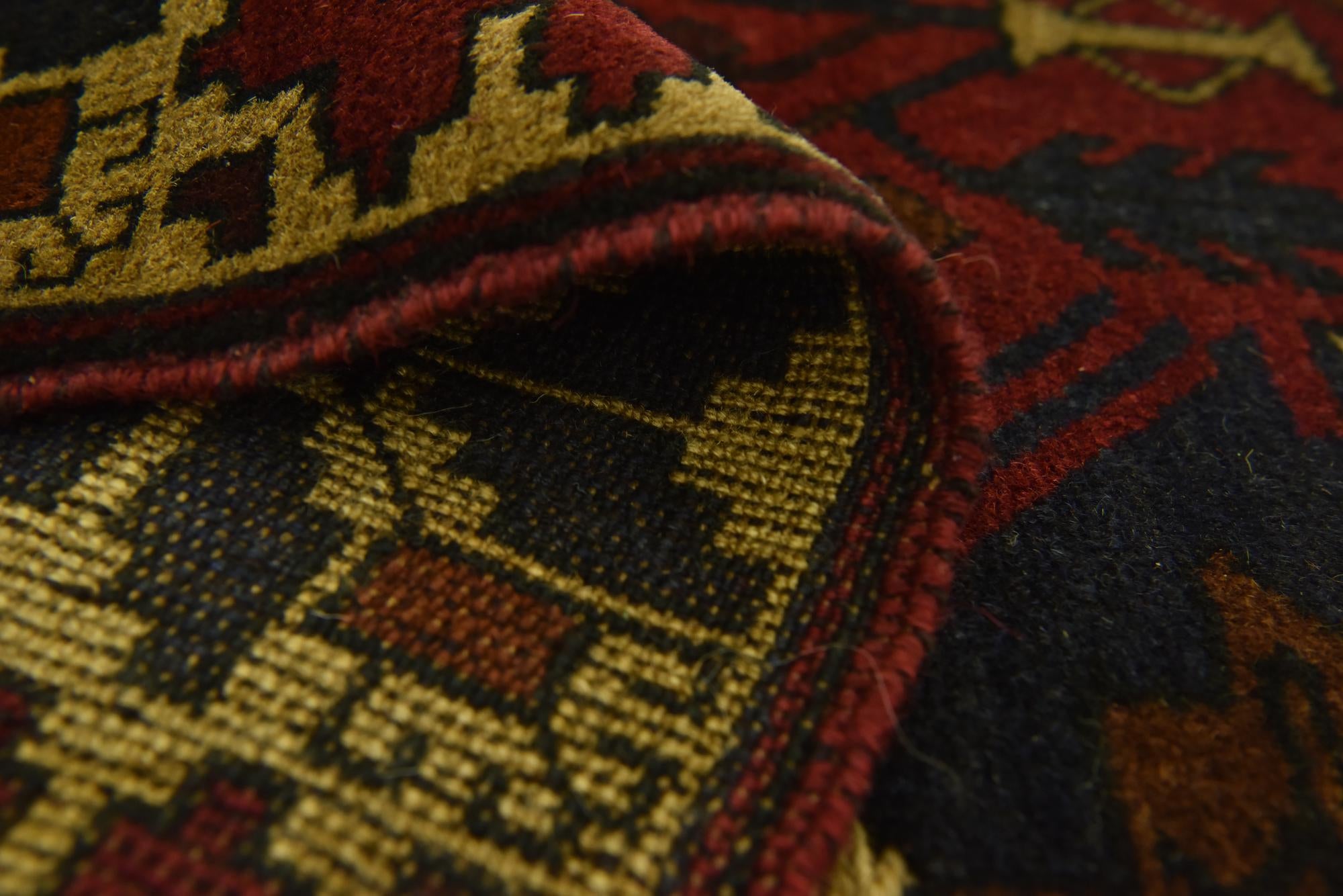 2' 10 x 4' 6 Hand Knotted Sumak Wool Rug