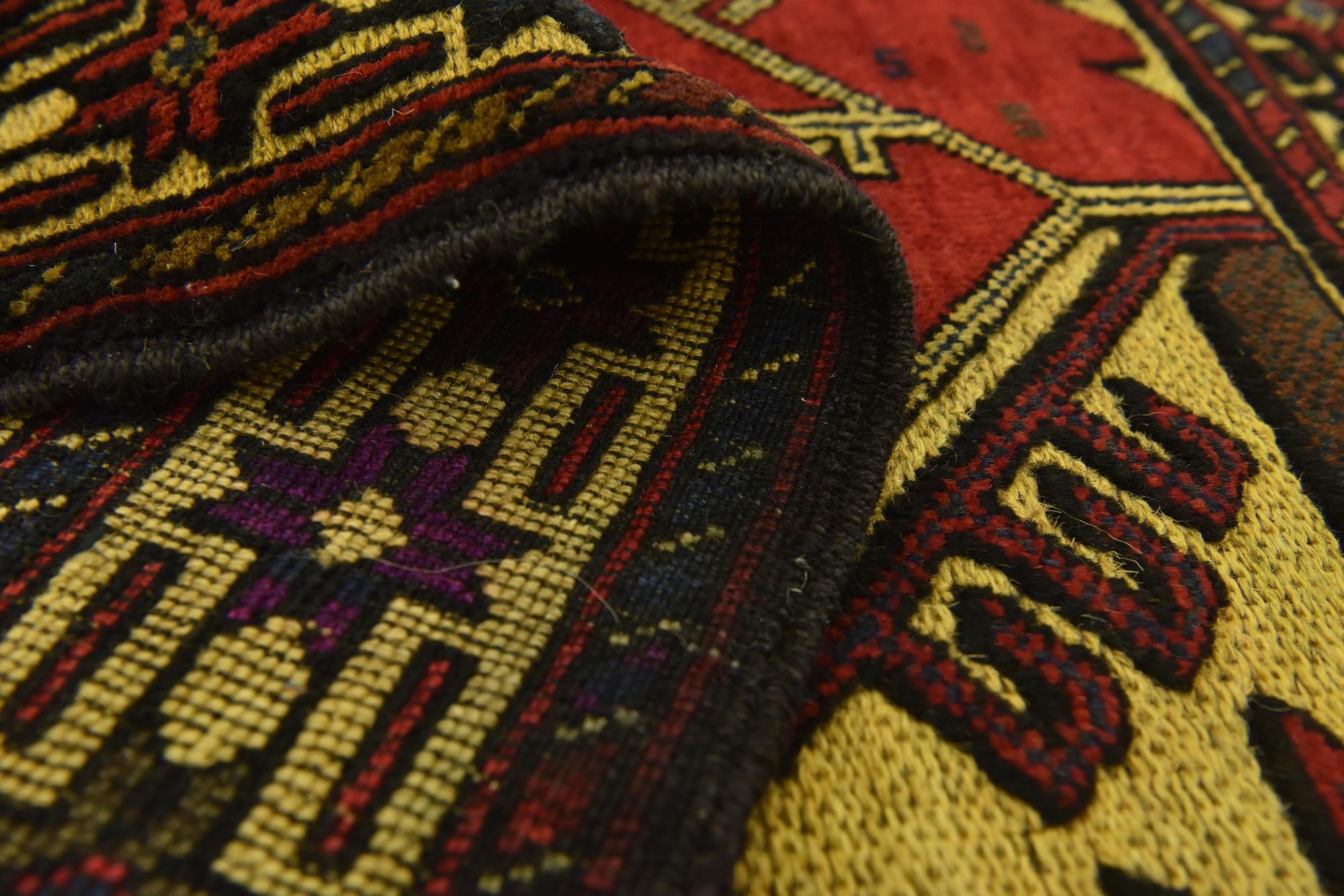 2' 10 x 4' 6 Hand Knotted Sumak Wool Rug