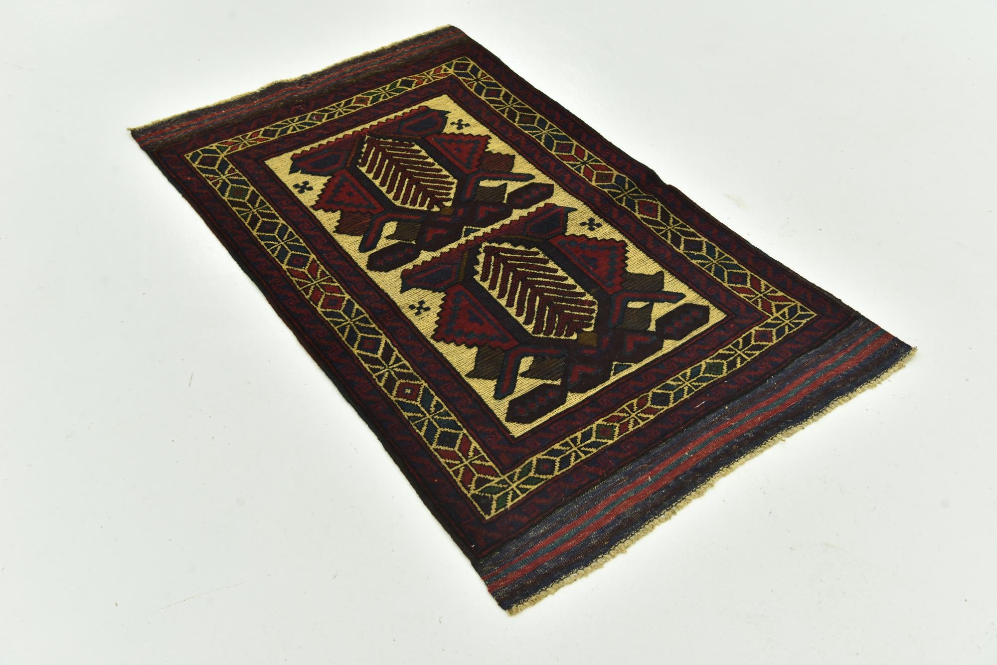 2' 7 x 4' 5 Hand Knotted Sumak Wool Rug