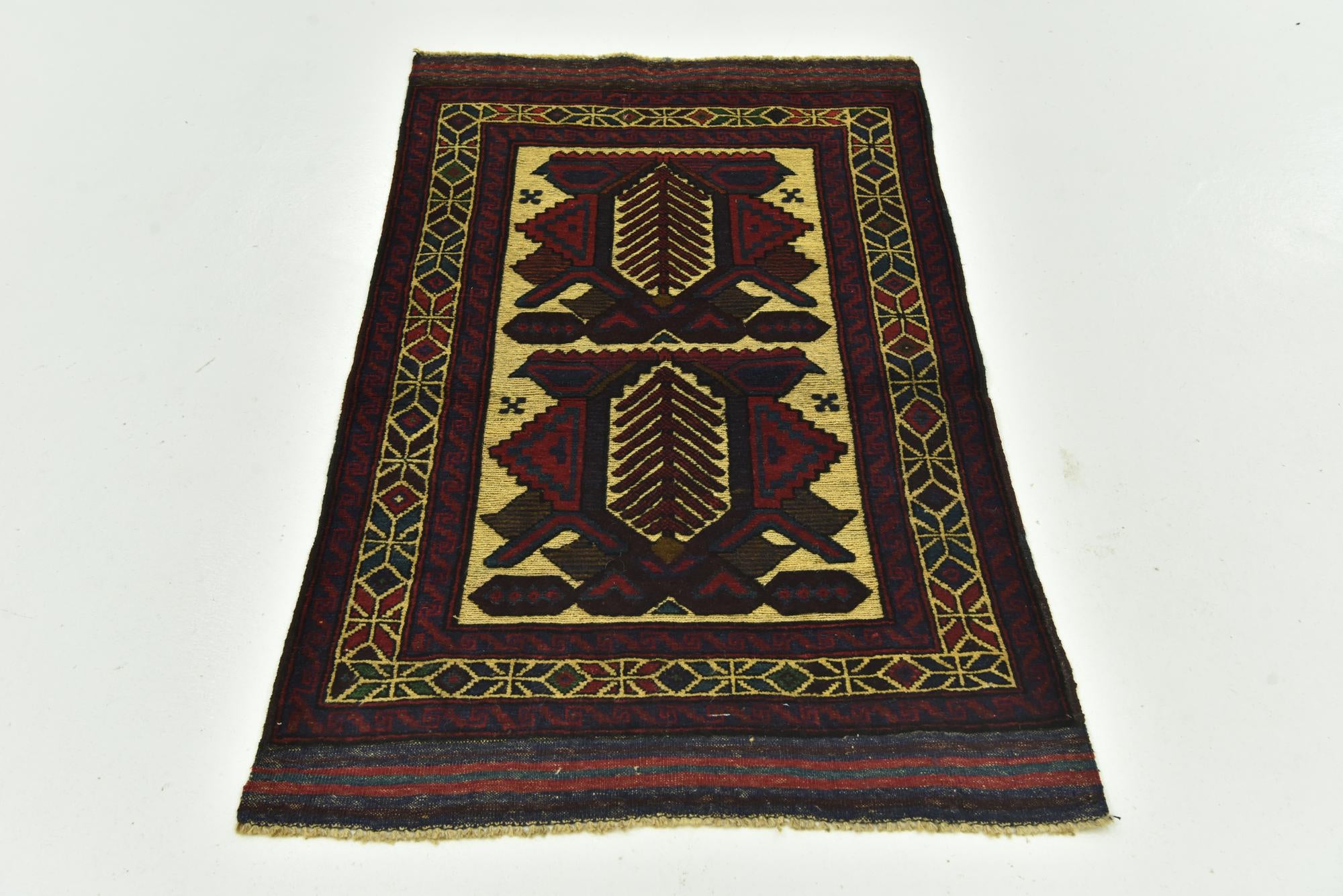 2' 7 x 4' 5 Hand Knotted Sumak Wool Rug