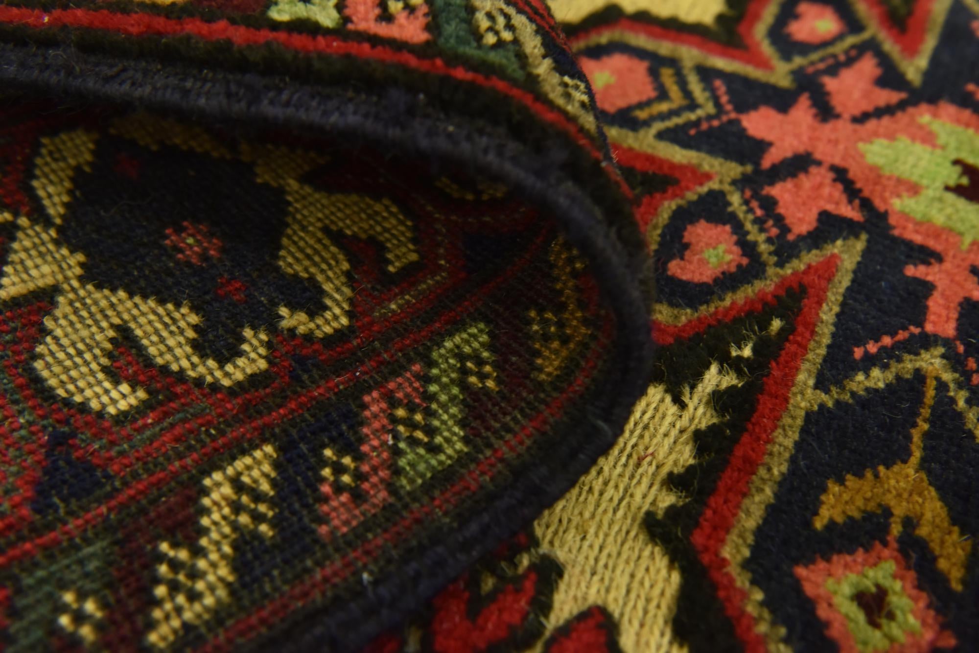 2' 10 x 4' 9 Hand Knotted Sumak Wool Rug