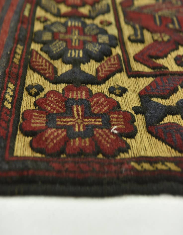 Detail image of 3' x 4' 5 Hand Knotted Sumak Wool Rug