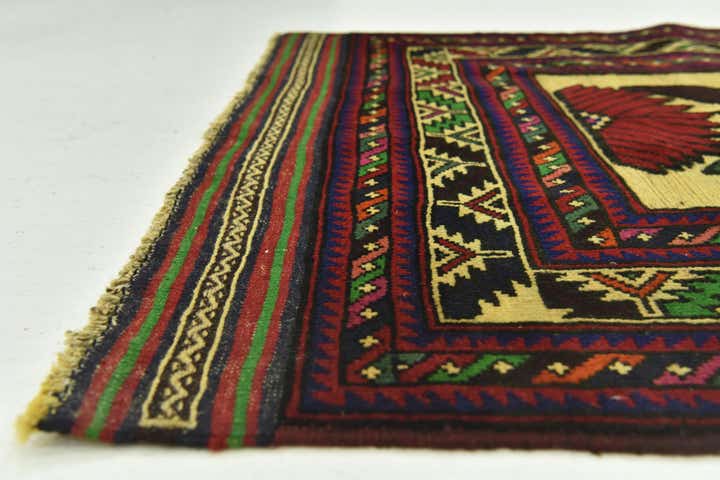 2' 10 x 4' 9 Hand Knotted Sumak Wool Rug