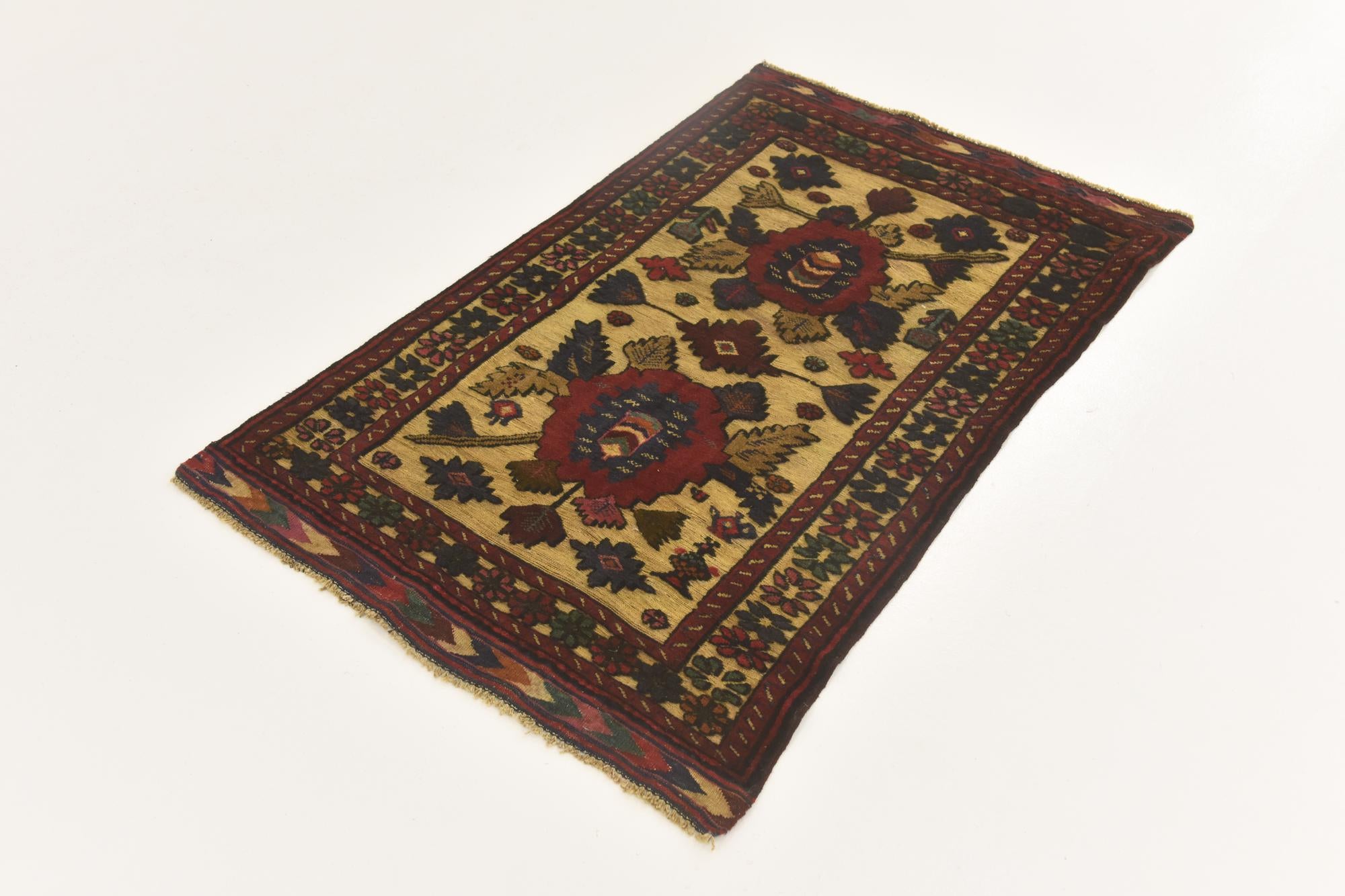 2' 10 x 4' 6 Hand Knotted Sumak Wool Rug
