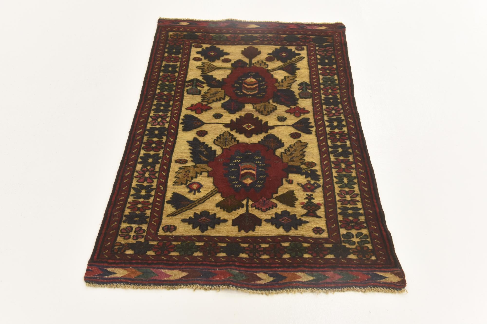 2' 10 x 4' 6 Hand Knotted Sumak Wool Rug