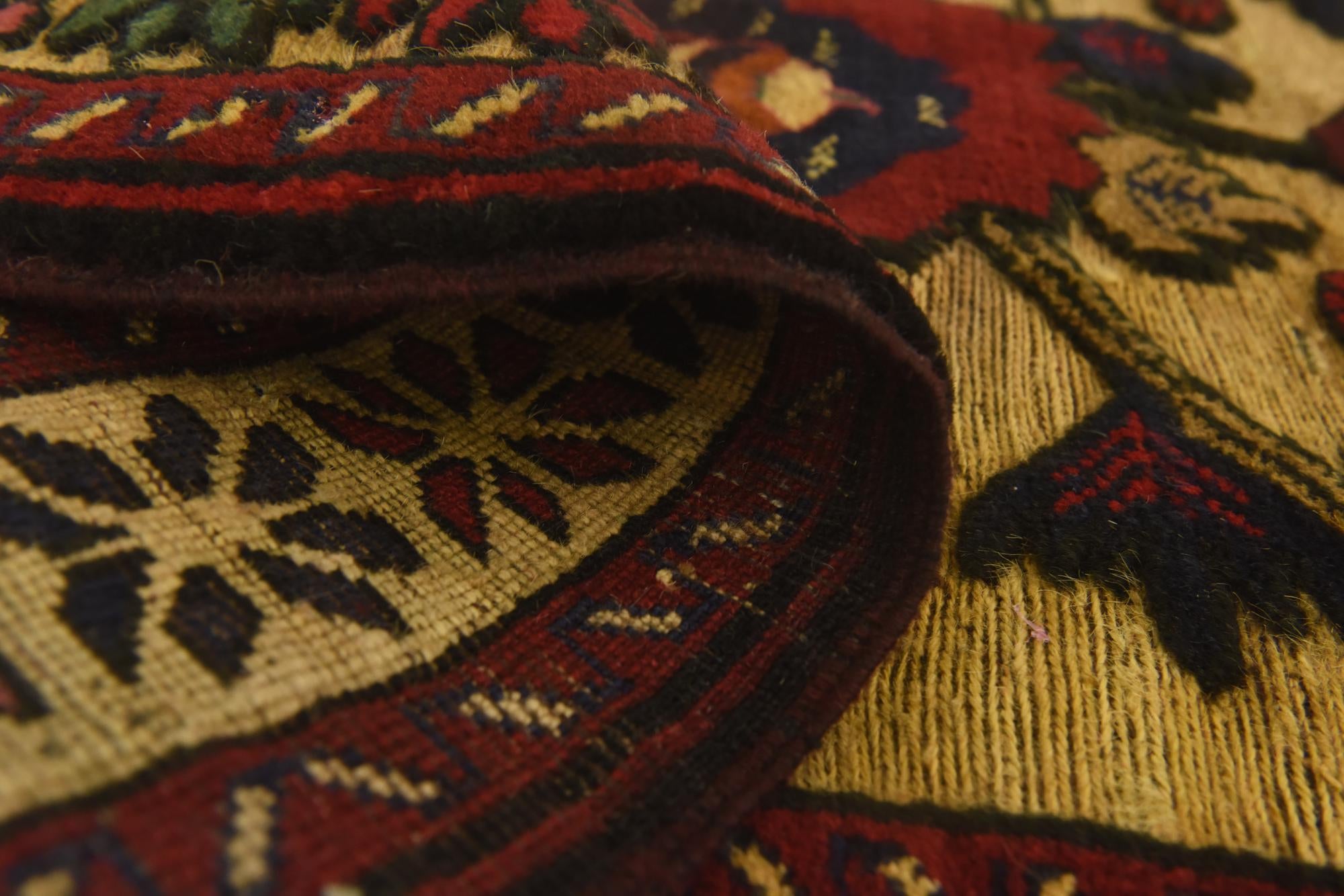 2' 10 x 4' 6 Hand Knotted Sumak Wool Rug
