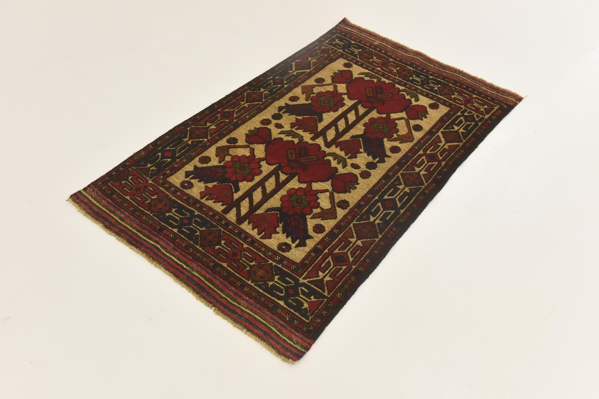 2' 10 x 4' 9 Hand Knotted Sumak Wool Rug