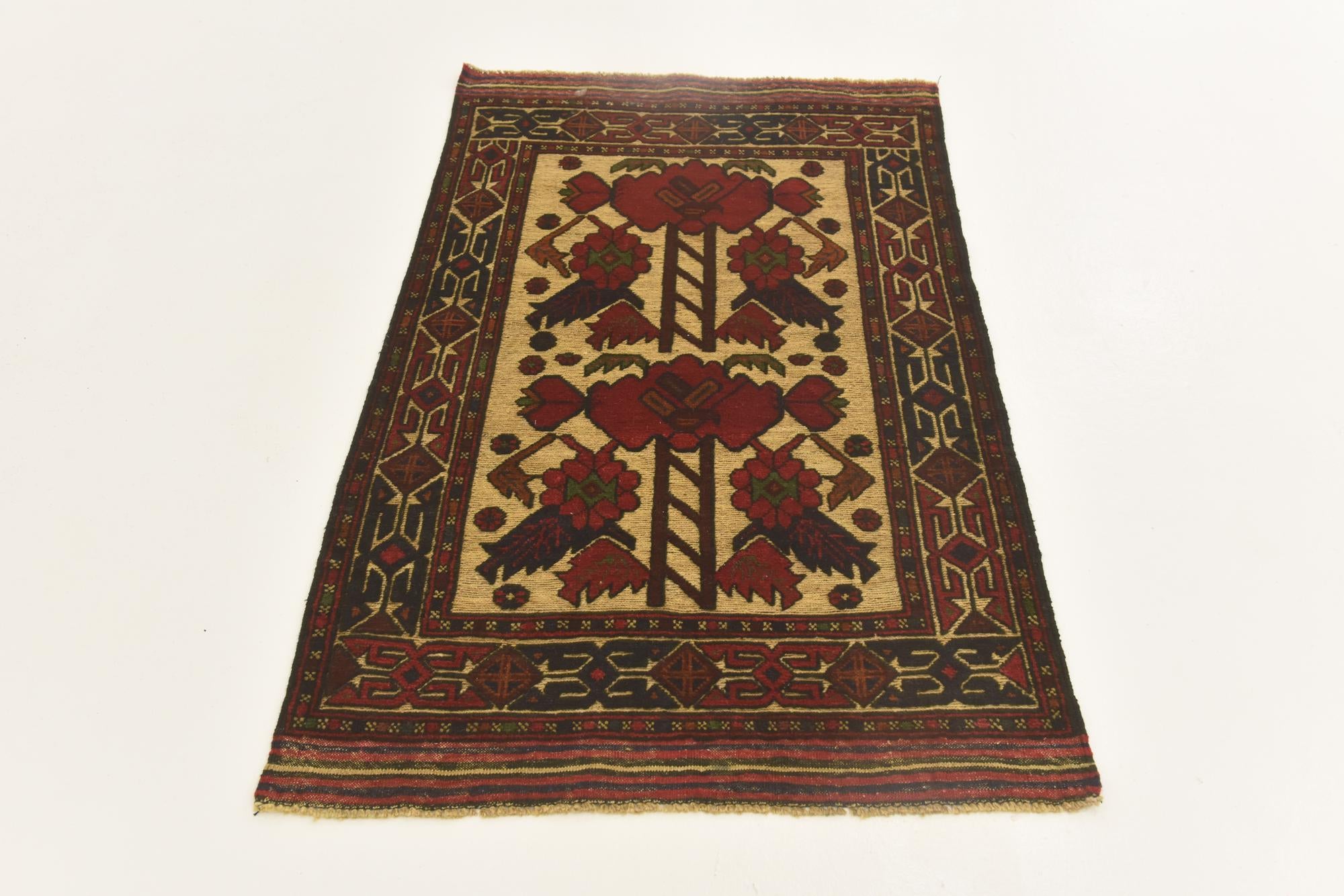 2' 10 x 4' 9 Hand Knotted Sumak Wool Rug