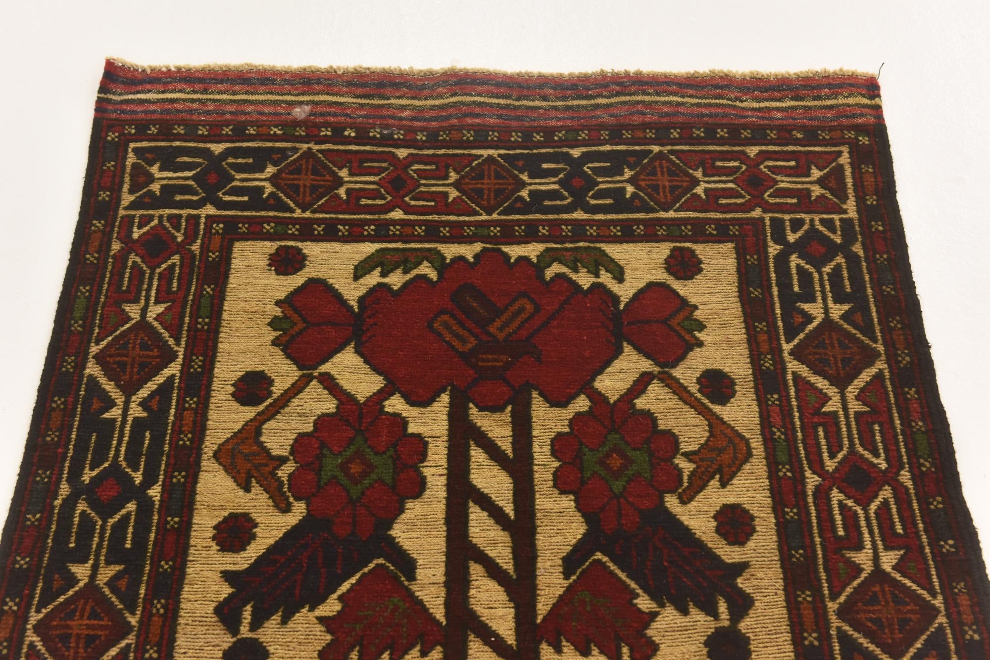 2' 10 x 4' 9 Hand Knotted Sumak Wool Rug