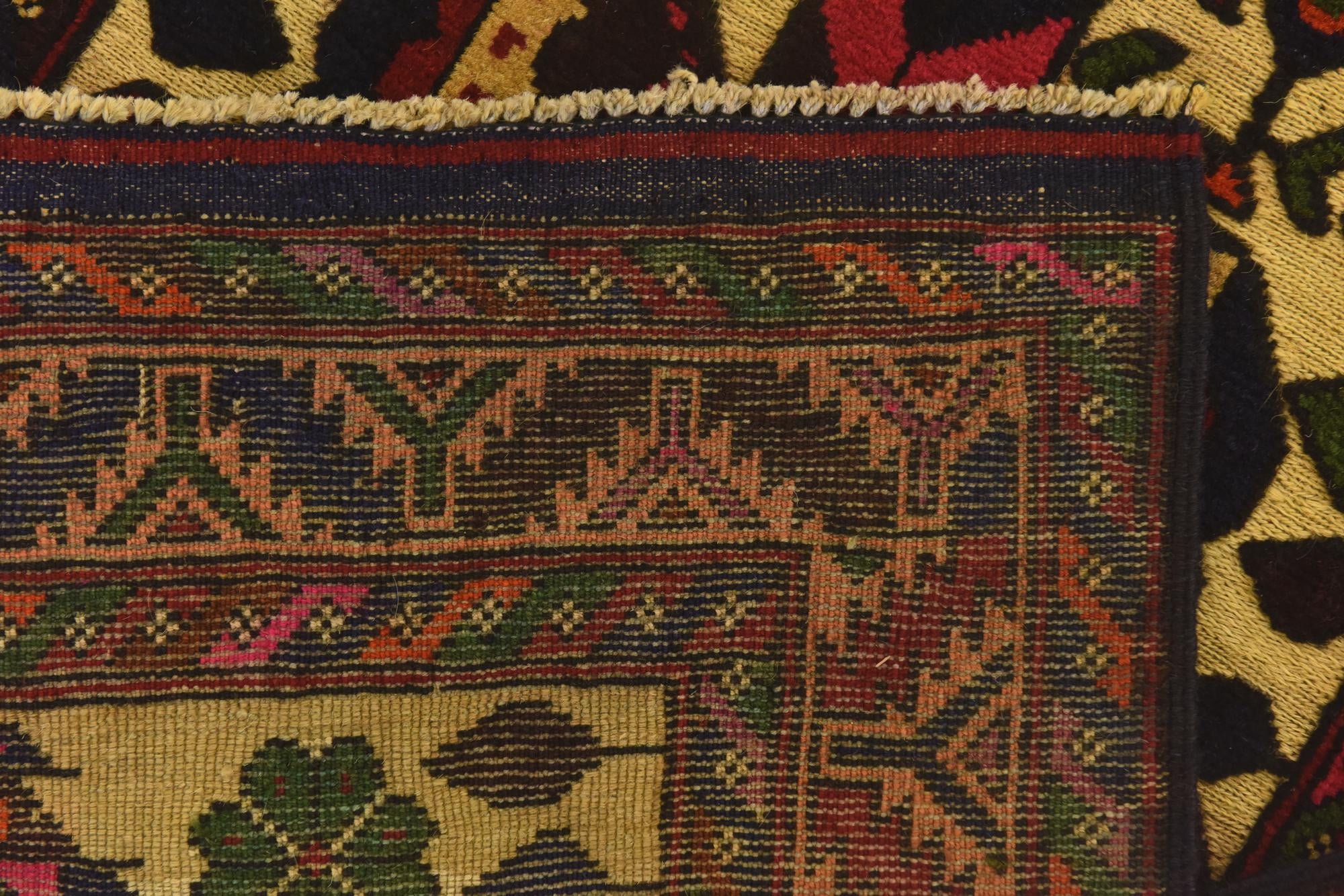 2' 6 x 4' 6 Hand Knotted Sumak Wool Rug